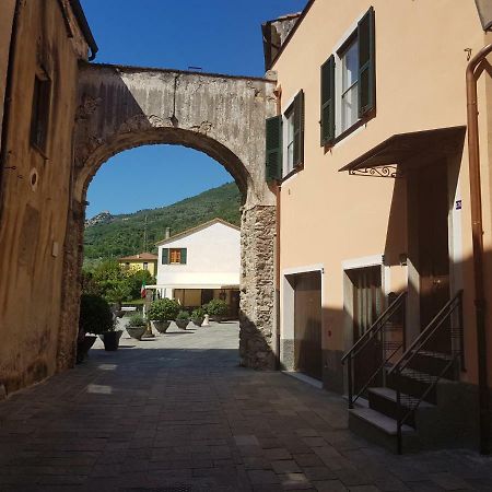 Appartamento Modern Flat With Panoramic Terrace In Zuccarello Esterno foto