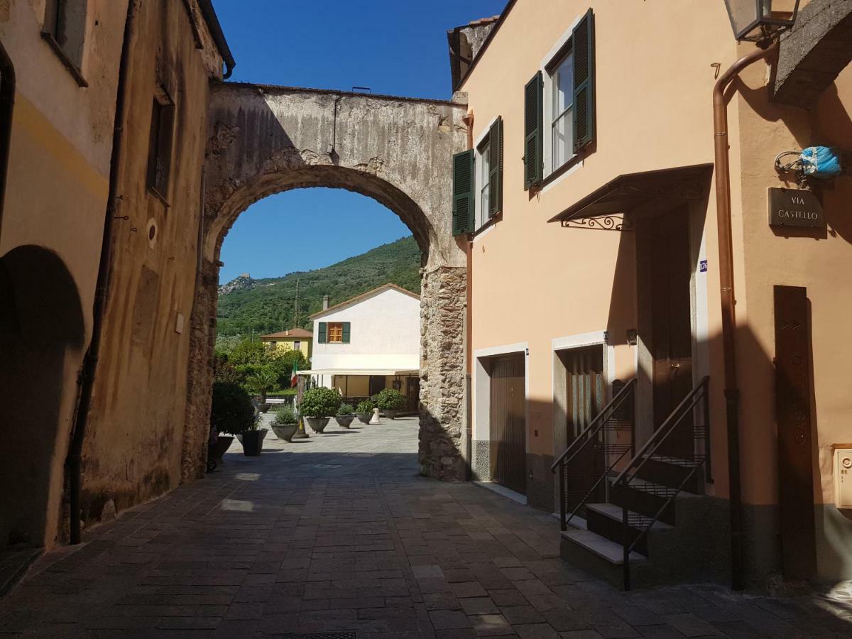 Appartamento Modern Flat With Panoramic Terrace In Zuccarello Esterno foto