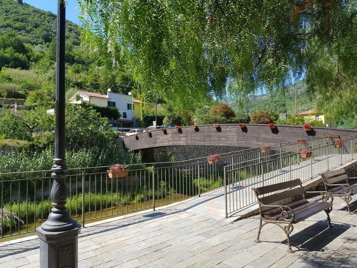 Appartamento Modern Flat With Panoramic Terrace In Zuccarello Esterno foto