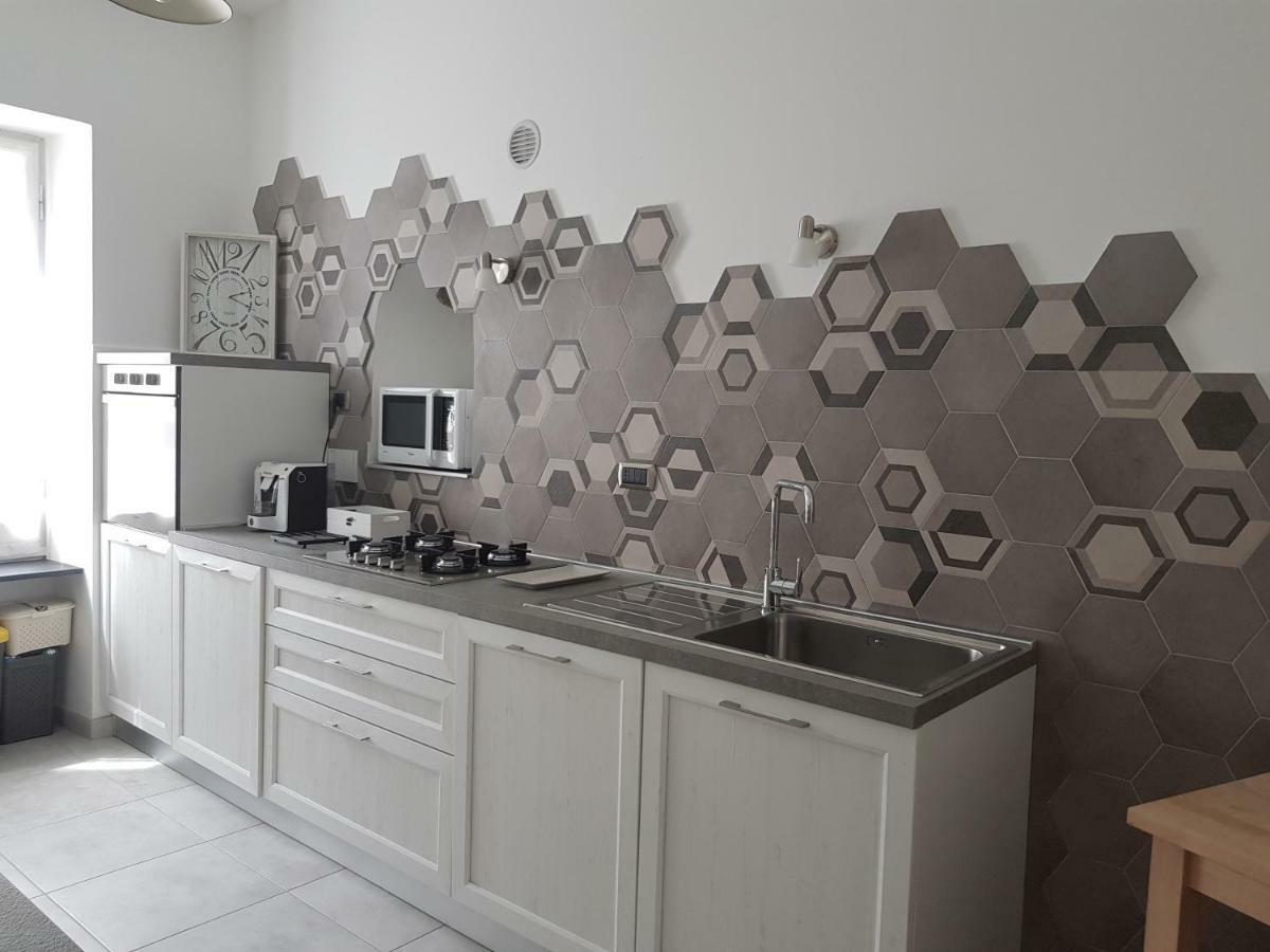 Appartamento Modern Flat With Panoramic Terrace In Zuccarello Esterno foto