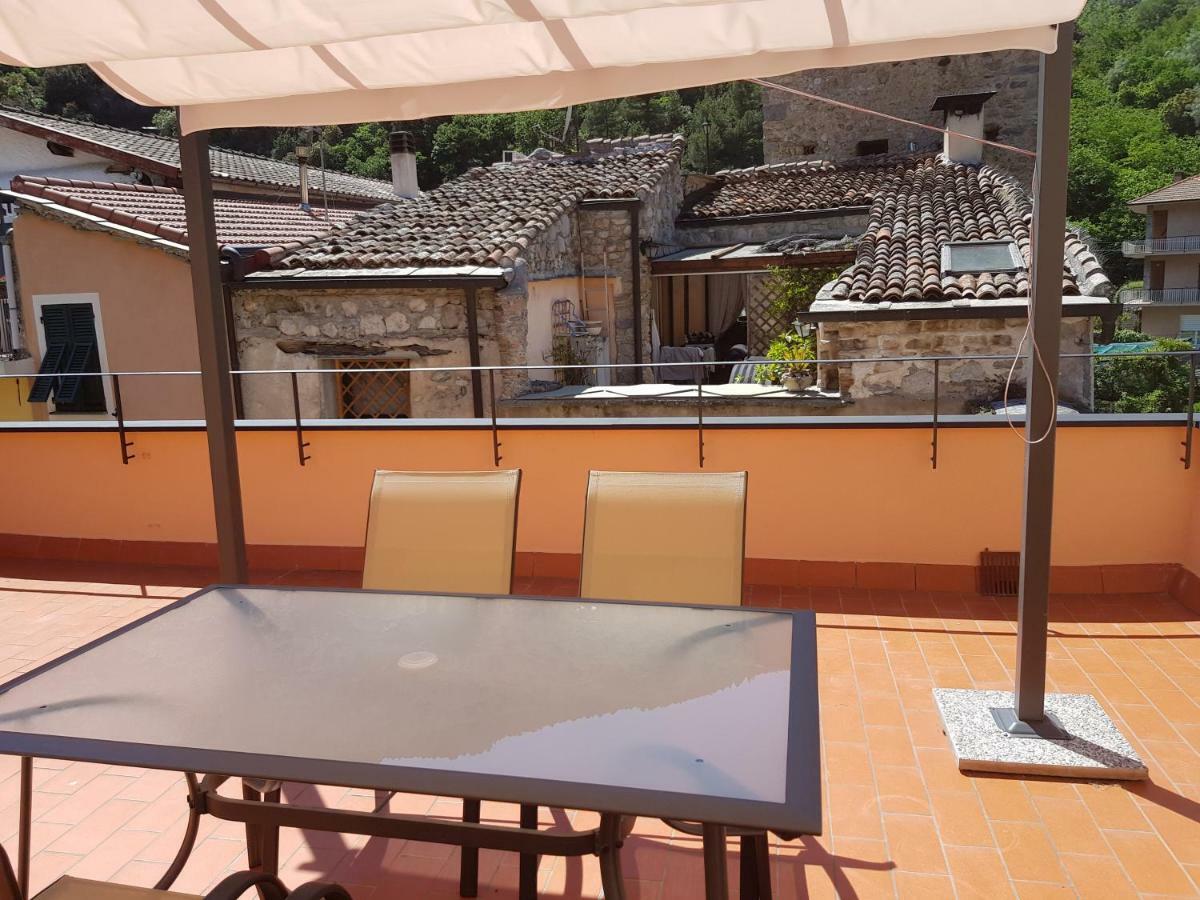 Appartamento Modern Flat With Panoramic Terrace In Zuccarello Esterno foto