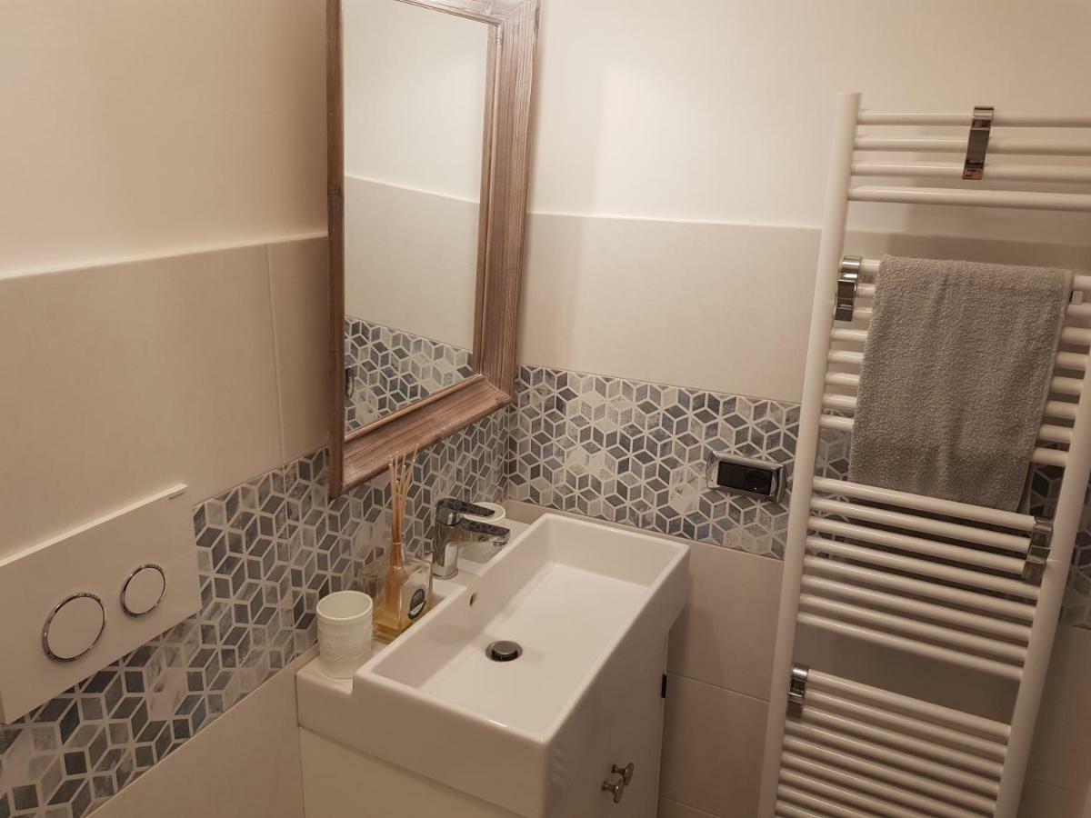 Appartamento Modern Flat With Panoramic Terrace In Zuccarello Esterno foto